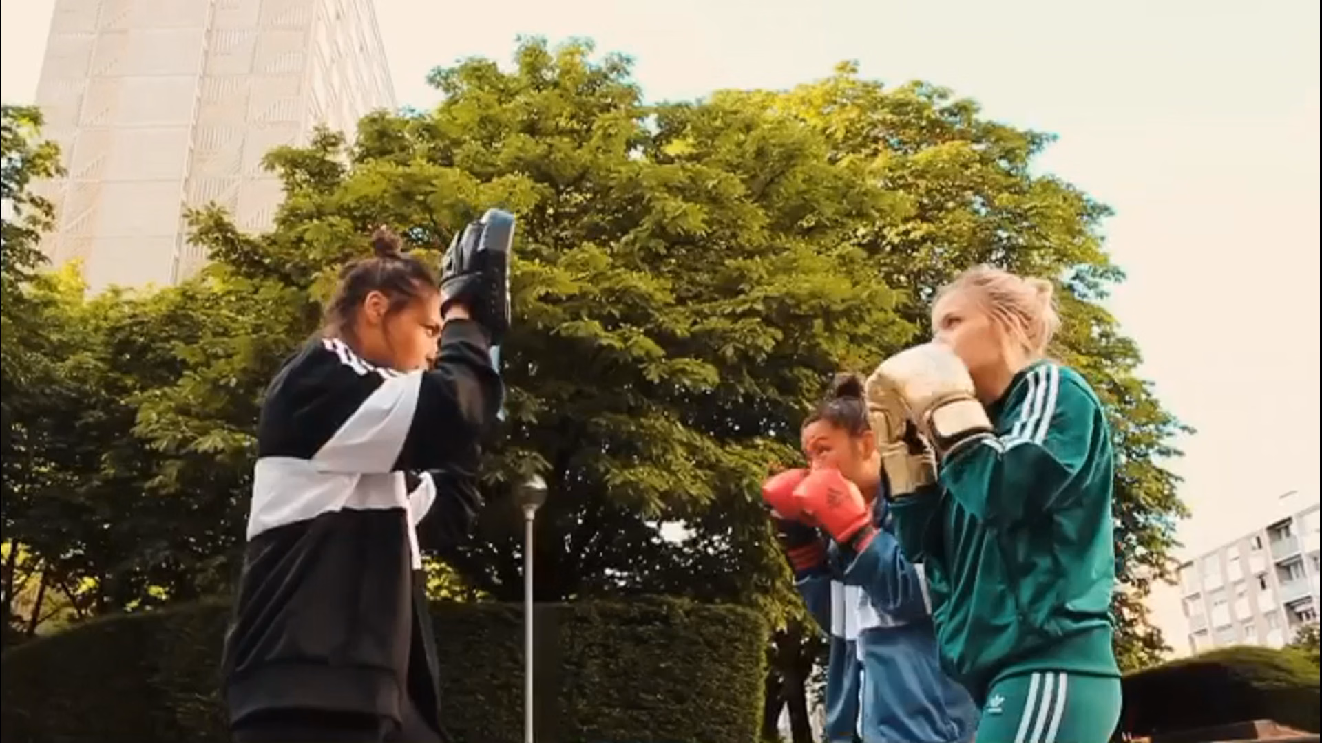 BOXING GIRLS COACHING
